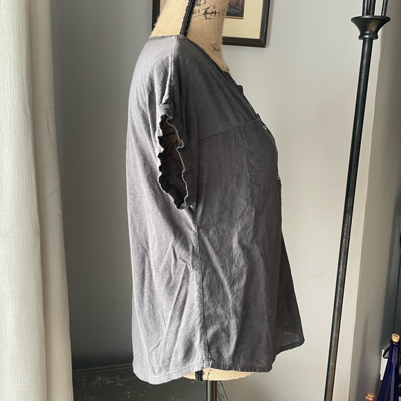 NWOT LUCKY BRAND GRAY SHORT SLEEVE TEE - Picture 3 of 3